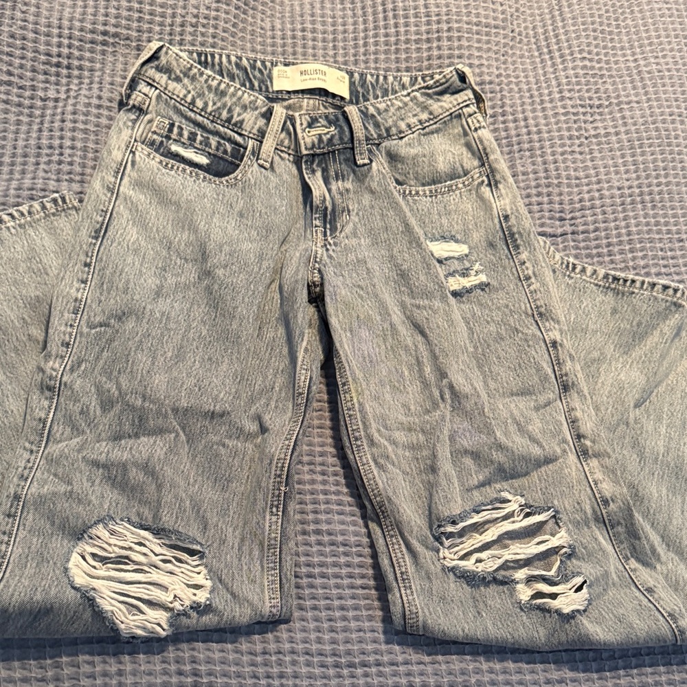 Hollister Distressed Boyfriend Jeans; 23 reg; like new